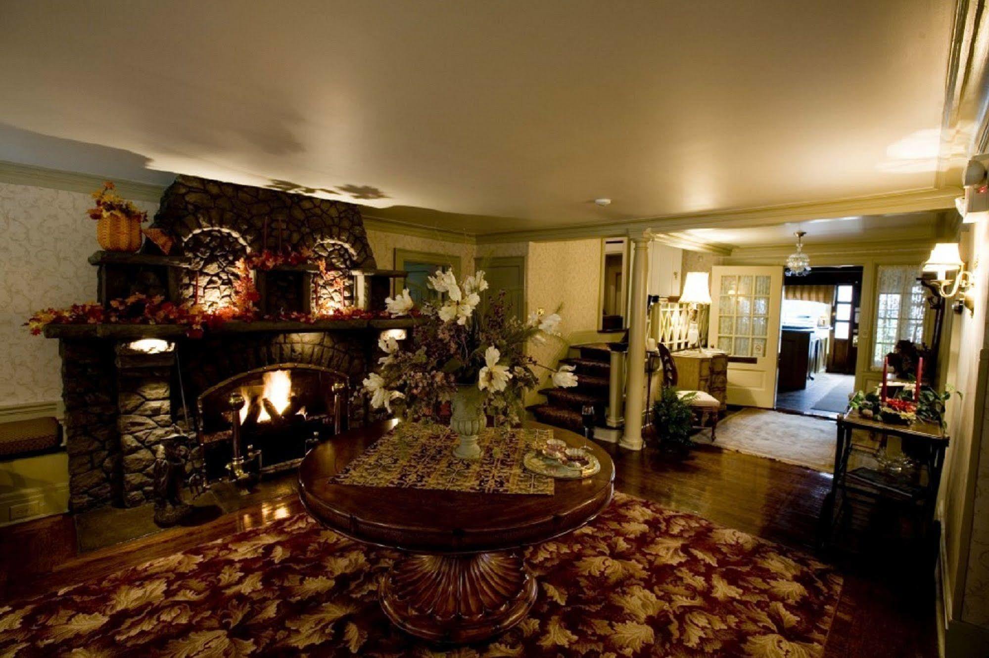 Julias Bed And Breakfast Hubbard Exterior foto